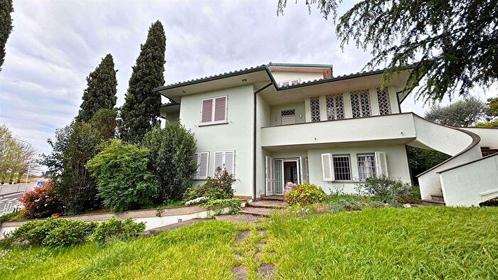 Casa con 13 locali in vendita in Poggio A Caiano