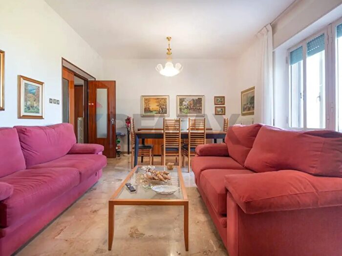 Casa con 8 locali in vendita in Via per Popoli, Chieti