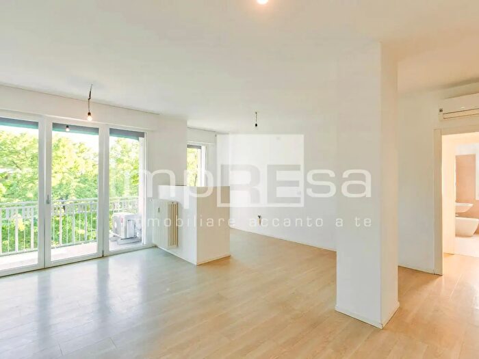 Appartamento quadrilocale in vendita in Viale Montegrappa E, Treviso