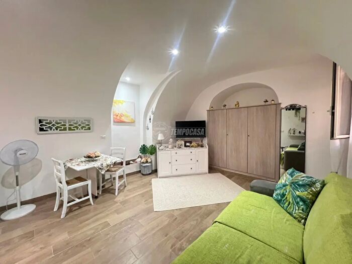 Appartamento monolocale in vendita in Via Eurialo, Napoli