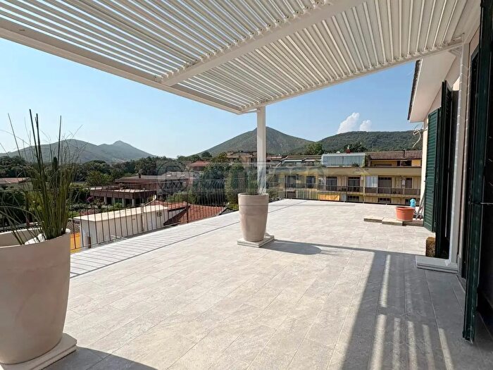 Appartamento quadrilocale in vendita in Via Gennaro Tescione, Caserta