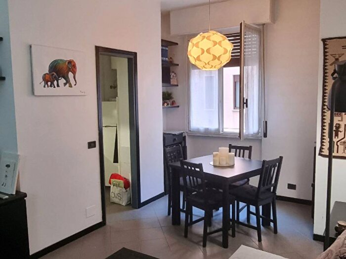Appartamento trilocale in affitto in Via Salasco, Bocconi, Milano