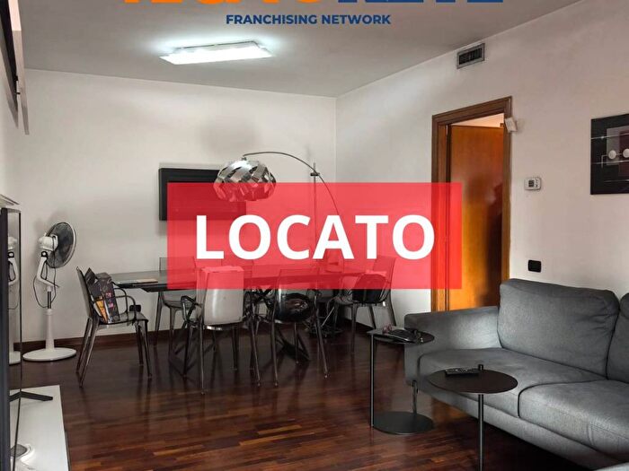 Appartamento trilocale in affitto in Via Calcutta, Torrino, Roma