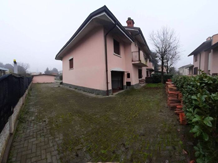 Casa con 5 locali in affitto in Via Giardino, Melegnano