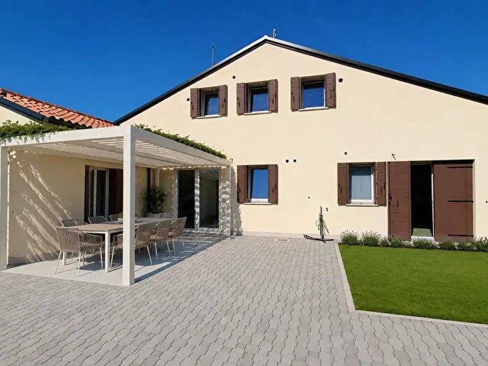 Casa con 5 locali in vendita in Via Piave, Ponte San Nicolo'
