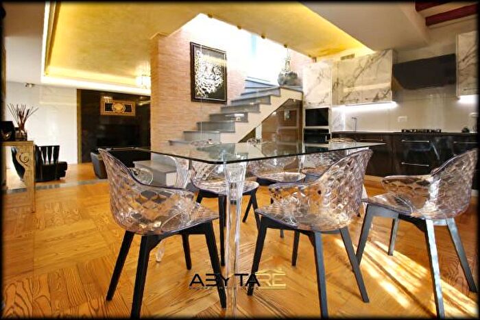 Casa con 6 locali in vendita in Strada Revigliasco, Moncalieri