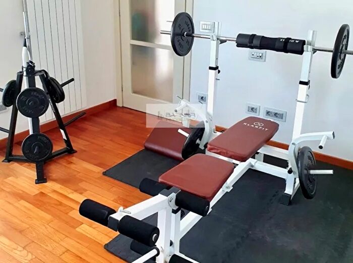 Casa con 7 locali in vendita in Camaiore