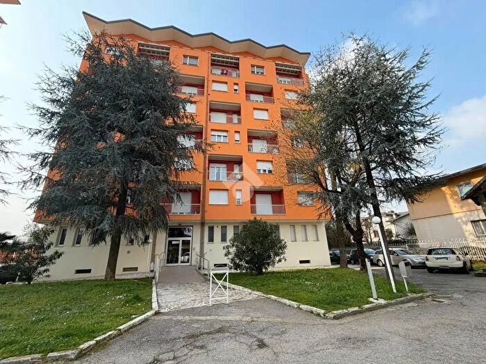 Appartamento quadrilocale in vendita in Via Milano, Garbagnate Milanese