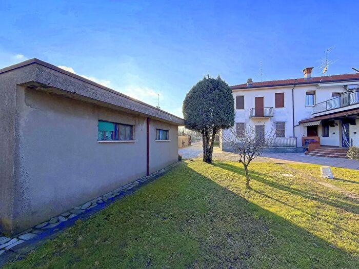 Casa trilocale in vendita in Inveruno