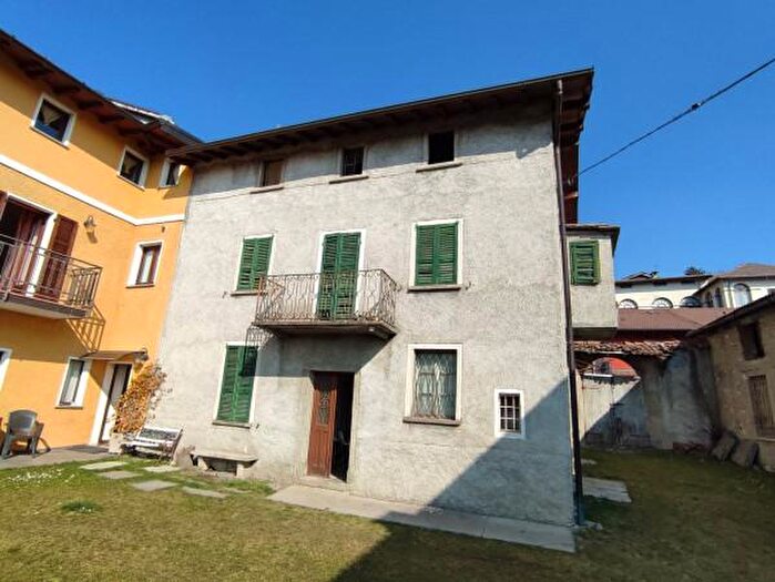 Casa con 6 locali in vendita in Via Romeo Lanfranconi, Alta Valle Intelvi
