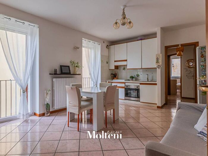 Appartamento trilocale in vendita in Via Armando Diaz, Centro, Dervio