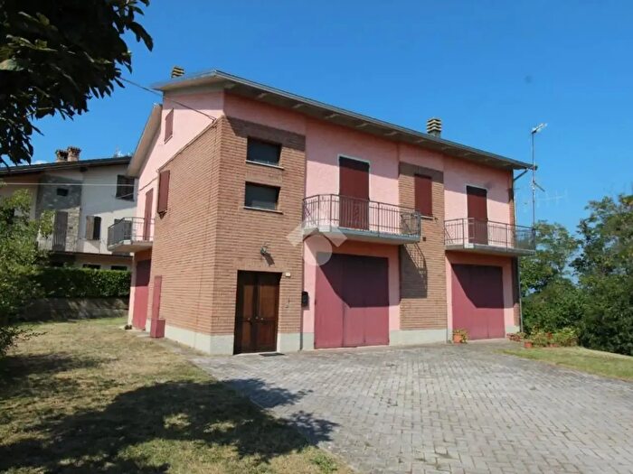 Casa con 6 locali in vendita in Via Conte Sasso, Toano