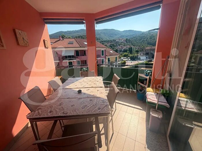Appartamento con 5 locali in vendita in Via Giovanni Molineri, Andora