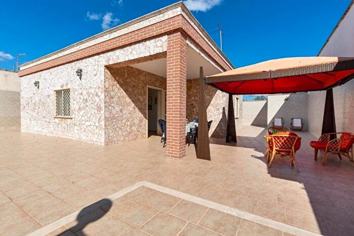 Casa trilocale in vendita in Via Bradano Porto Cesareo, Porto Cesareo