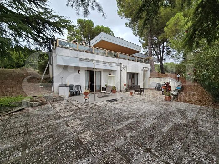 Casa con 7 locali in vendita in Via del Nespolo, Tortoreto