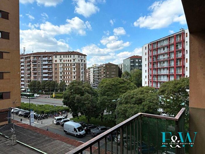 Appartamento trilocale in affitto in Piazza Ernesto De Angeli, Frua, Milano