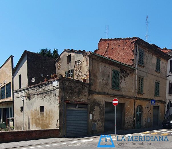 Casa con 10 locali in vendita in Lamporecchio