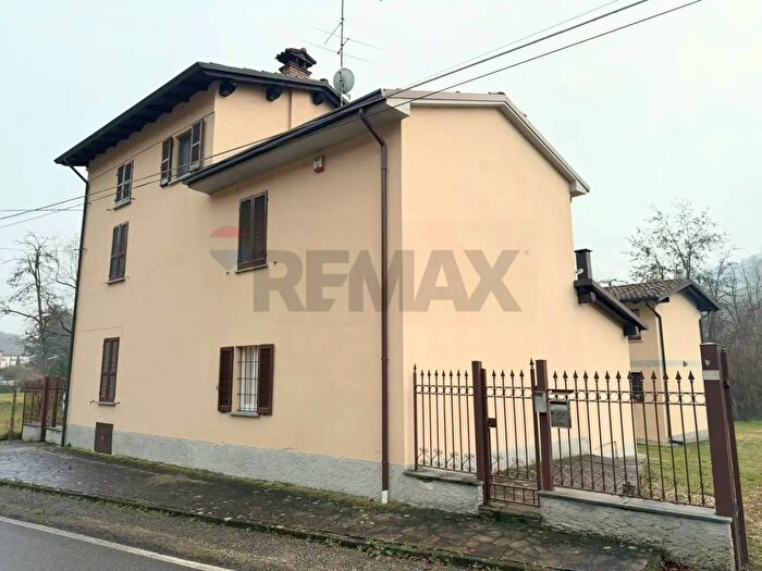 Casa con 5 locali in vendita in Montesegale