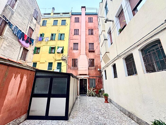 Appartamento trilocale in vendita in Via Cesare Battisti, Chioggia