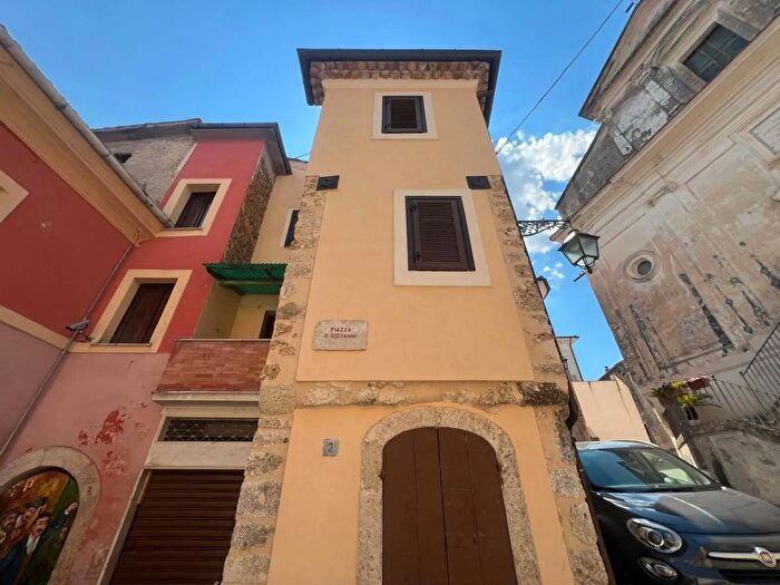 Casa trilocale in vendita in Piazza San Giovanni Fontechiari Frosinone, Fontechiari