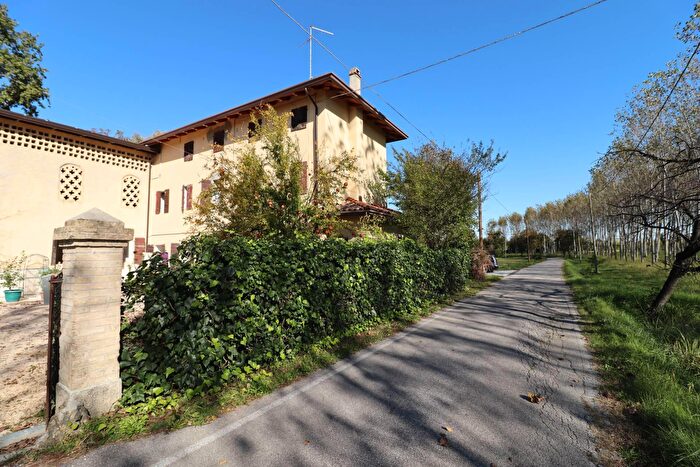 Casa con 10 locali in vendita in Fiume Veneto