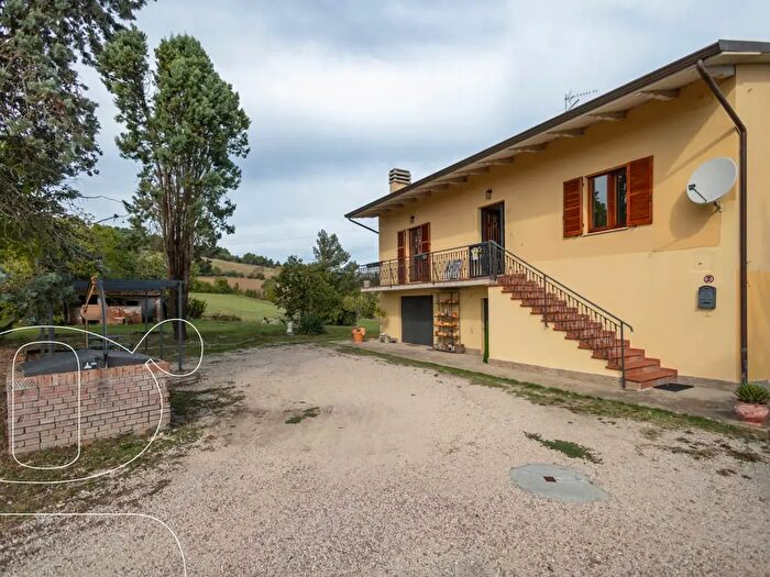Appartamento con 5 locali in affitto in Fratta Todina