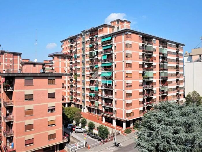 Appartamento con 6 locali in vendita in Via Valdinievole, Firenze