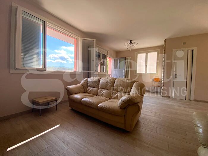 Appartamento con 8 locali in vendita in Vicchio