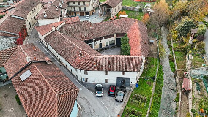 Casa con 10 locali in vendita in Via Giovanni Trimaglio, Busca