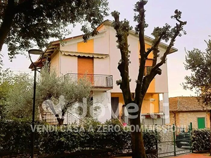 Appartamento con 6 locali in vendita in Viale Roma, Paciano