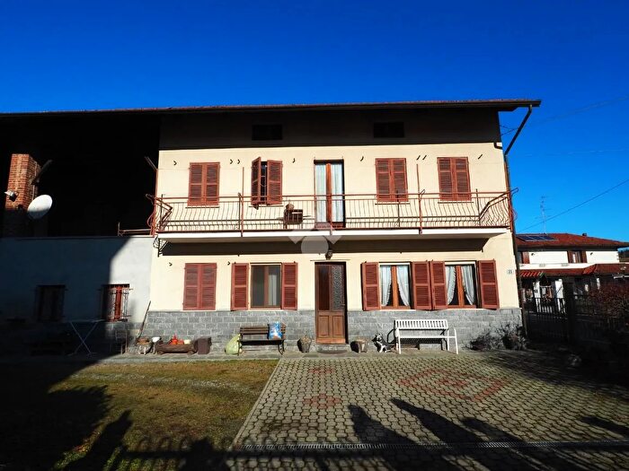 Casa con 5 locali in vendita in Via Avogadro, Quaregna Cerreto