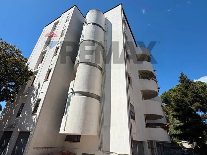 Appartamento con 5 locali in vendita in Via Raffaello Sanzio, Foligno