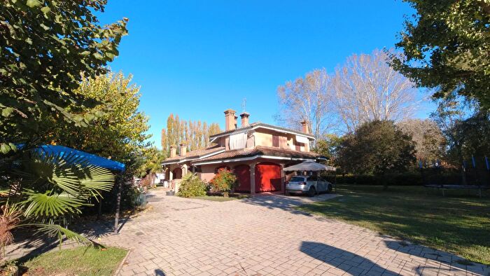 Casa con 5 locali in vendita in Via Primaria, Castello DArgile