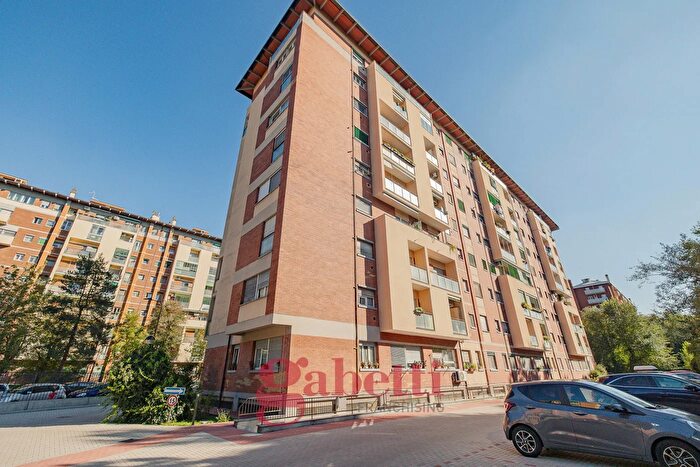 Appartamento quadrilocale in vendita in Via delle Genziane, Milano