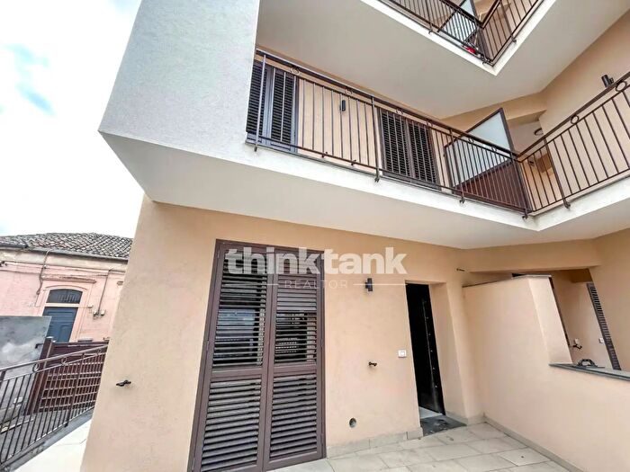 Appartamento quadrilocale in vendita in Via Ogliastro, Catania