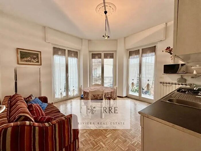 Appartamento con 5 locali in vendita in Incrocio Corso Roma E Via Milano, Diano Marina