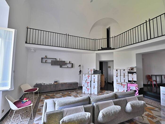 Appartamento con 6 locali in affitto in Via Giordano Bruno, Albaro, Genova