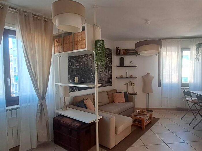 Appartamento trilocale in affitto in Piazza Alessandro Bonsanti, Porta al Prato San Jacopino, Firenze