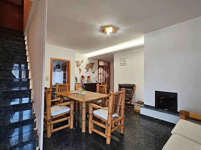 Appartamento con 6 locali in vendita in Viale Venezia, Folignano