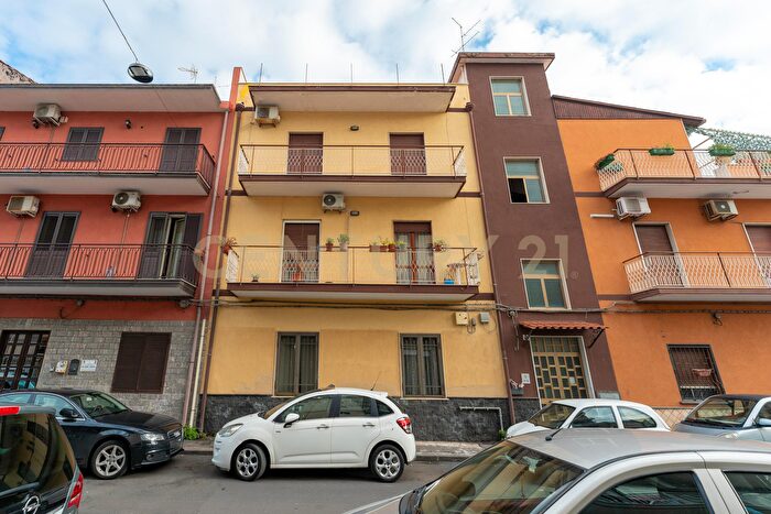 Appartamento con 5 locali in vendita in Via Edmondo De Amicis, Catania