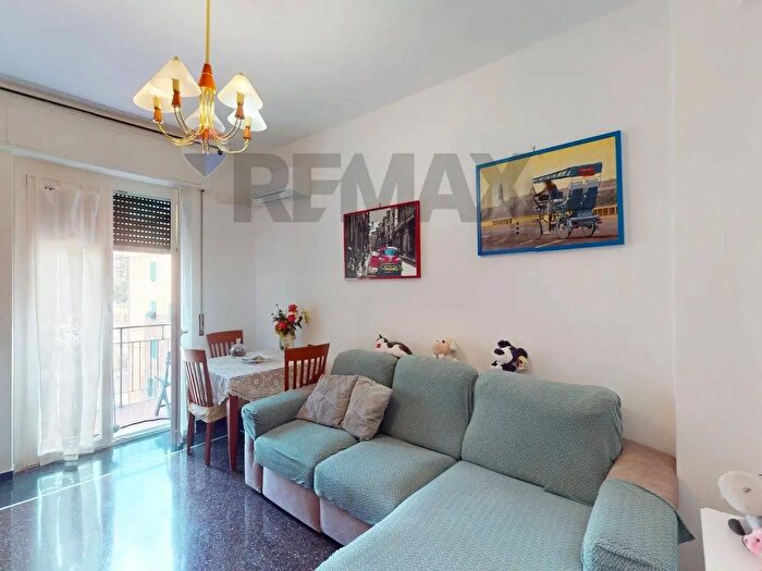 Appartamento trilocale in vendita in Via Monte Nero, Genova