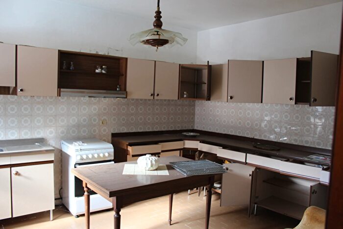 Casa trilocale in affitto in Stazzema