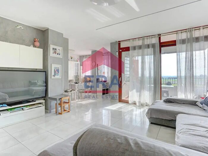 Appartamento quadrilocale in vendita in Viale delle Arti, Pomezia