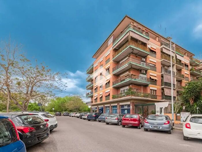 Appartamento quadrilocale in vendita in Via Jacopo Sannazzaro, Roma