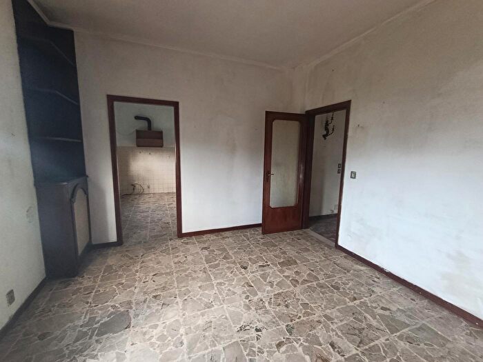 Casa con 6 locali in vendita in Via Ugo Foscolo, Langosco