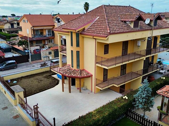 Casa con 6 locali in affitto in Via Ripuaria, Varcaturo, Giugliano in Campania