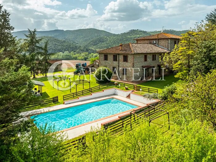 Casa con 19 locali in vendita in Via del Mulino, Sovicille