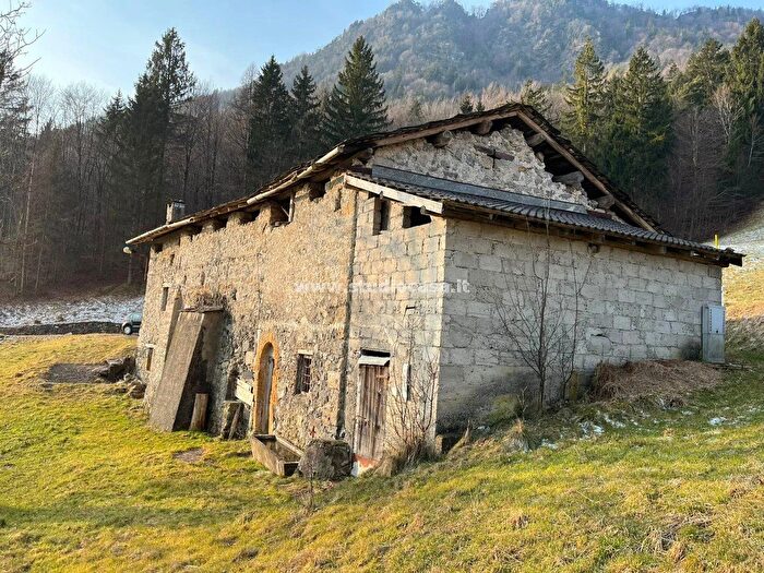 Casa con 7 locali in vendita in Strada Provinciale, Santa Brigida
