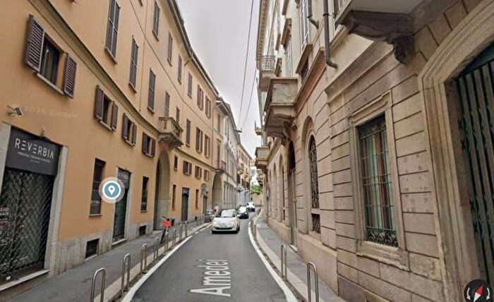 Appartamento trilocale in affitto in Via Amedei, Missori, Milano