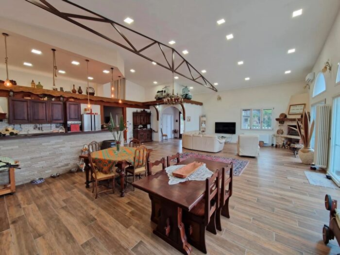 Casa con 5 locali in vendita in Reggio Calabria